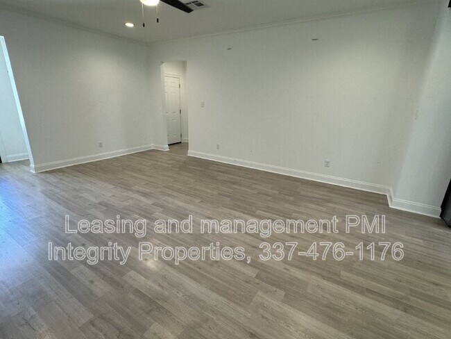 Building Photo - 605 Ira St