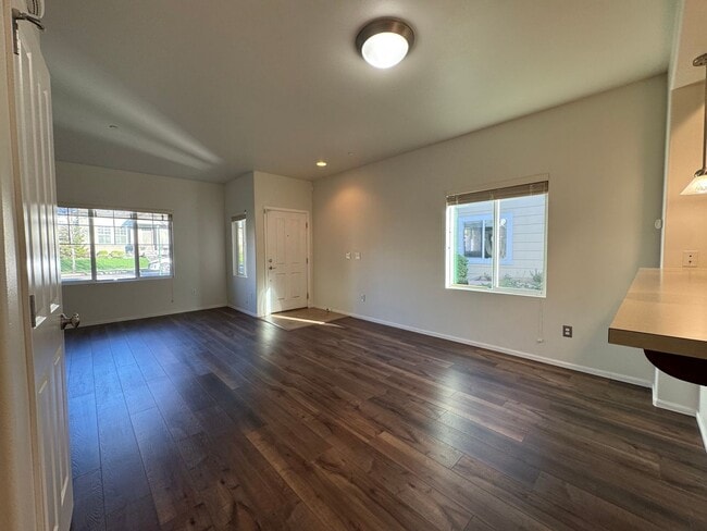 Building Photo - 2 Bed, 3 Bath in Cordata Neighborhood