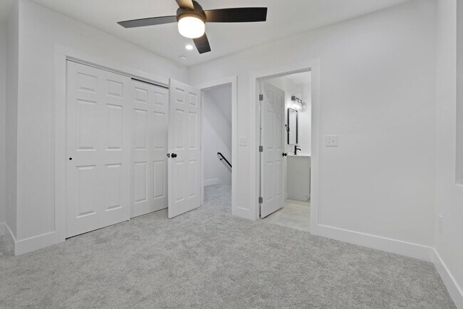 Building Photo - 272 S 22nd St