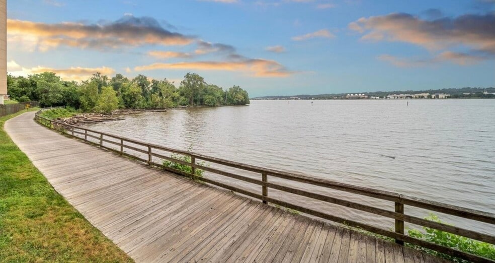 Bikepath - 501 Slaters Ln