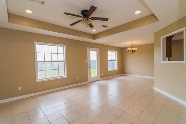 Building Photo - 3 Bedroom, 2 Bath Home in Valley View with Privacy Fenced in Backyard! June move in!!