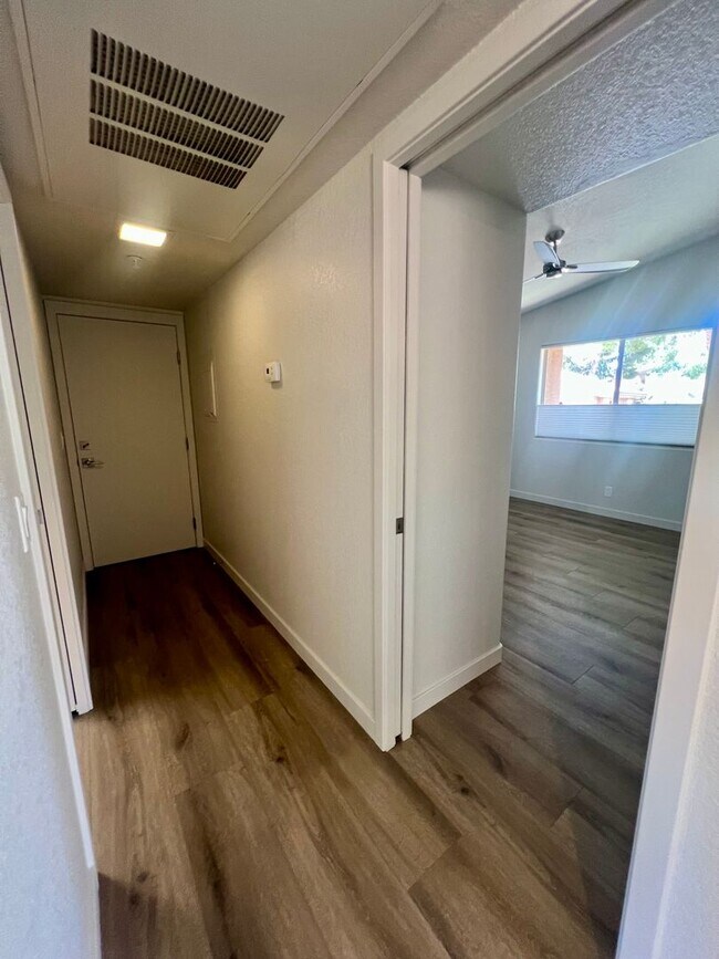 Building Photo - Unfurnished, 1-year long-term rental, Procure Only