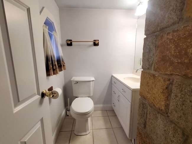 Building Photo - Winter Rental: Available Oct. 1-May 31 (Ut...