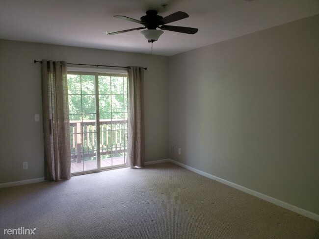 Building Photo - 3 br, 3 bath Condo - 16944 Farmington Rd