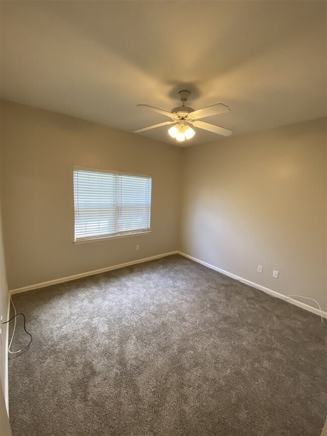Building Photo - 5370 Appledore Ln