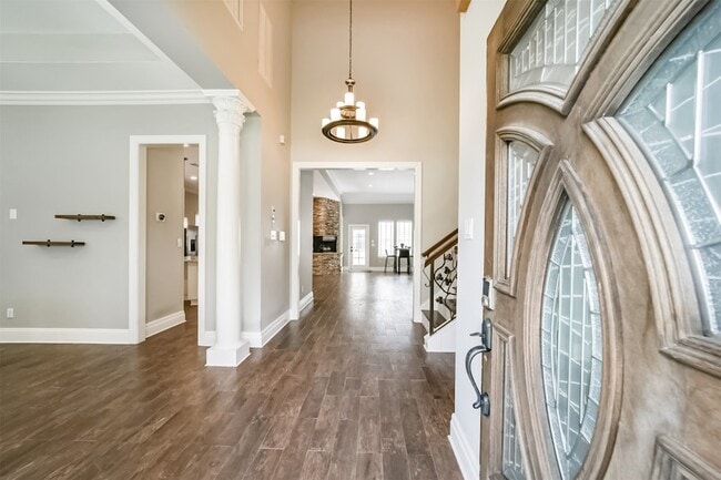 Building Photo - 9660 Fairdale Ln