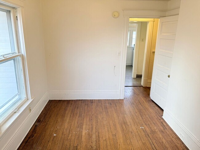 Building Photo - 411 W Washington Ave