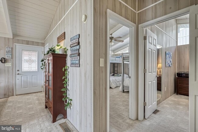 Building Photo - 366 Lake Meade Dr