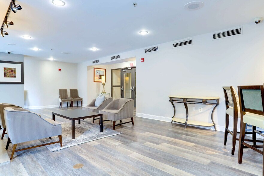 Building Photo - 901 N Pollard St