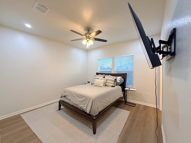 Building Photo - 638 Marbauch Ave