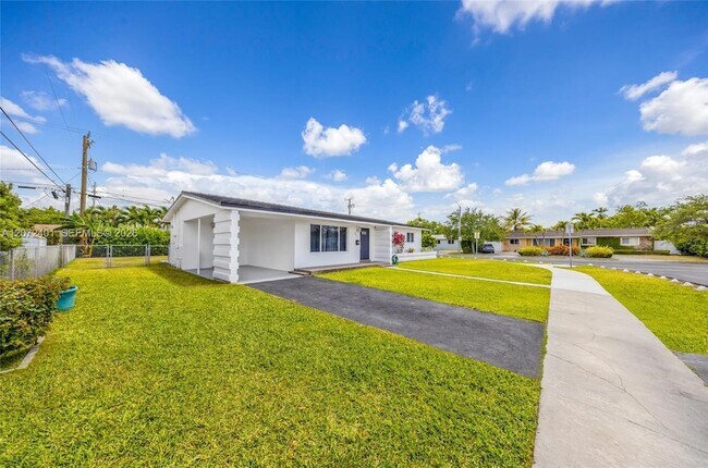 Building Photo - 8801 SW 17th St