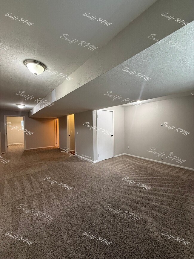 Building Photo - 1354 S Brentwood Dr