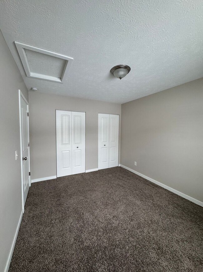 Building Photo - Stylish Ranch Home with Open Floor Plan in...