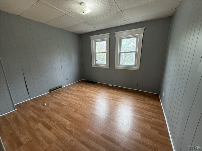 Building Photo - 154 Seeley Ave