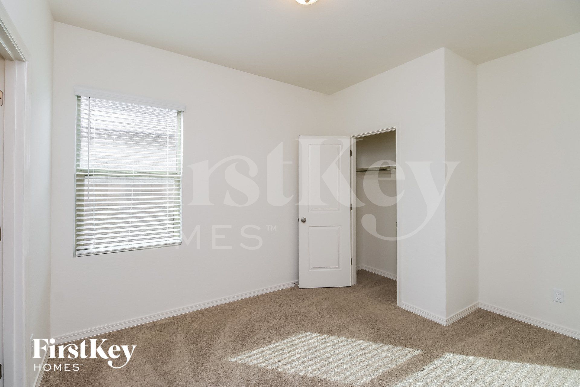 Building Photo - 370 W Powell Dr