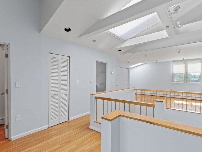 Building Photo - 336 Harvard St