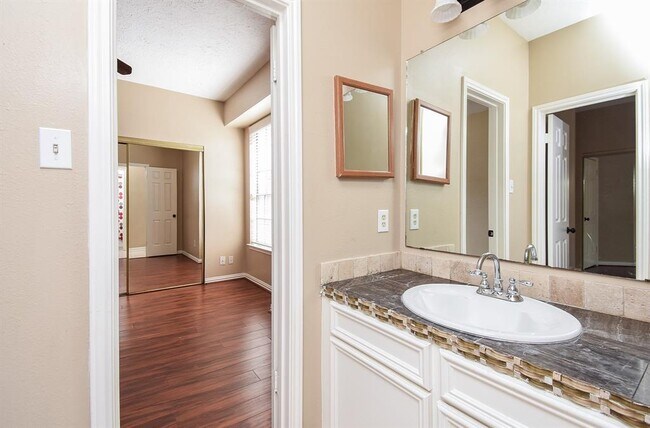 Building Photo - 8888 Benning Dr