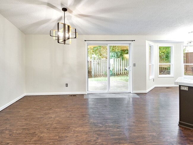 Building Photo - 3 bed, 2 bath single-level home in South Salem