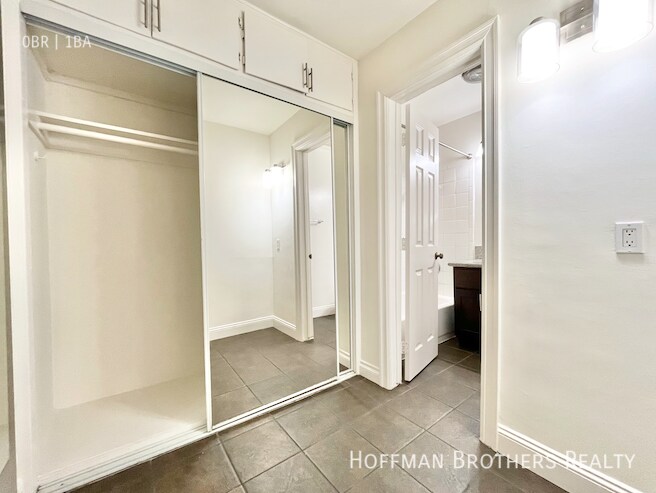 Building Photo - 6871 Franklin Ave