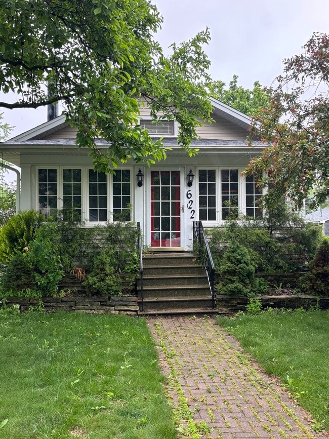 Primary Photo - 622 E 4th Ave