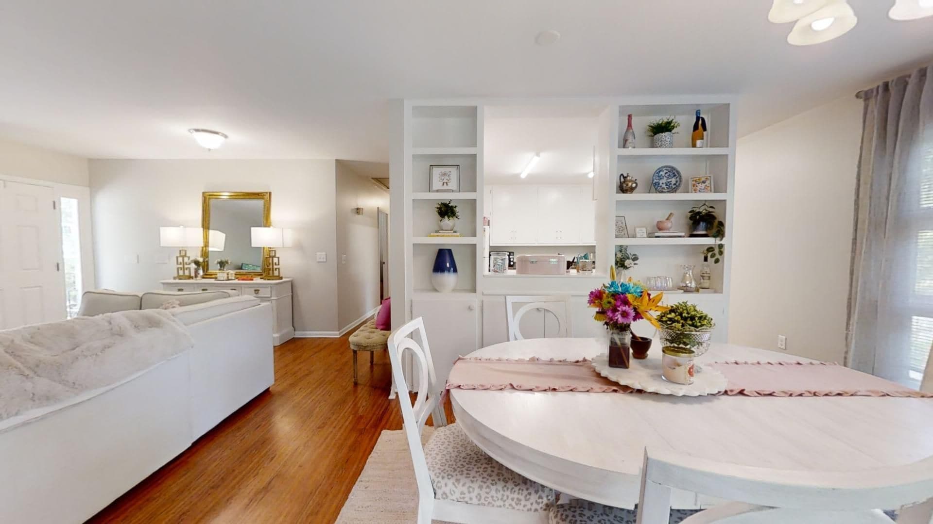 Building Photo - 560 Sherwood Dr