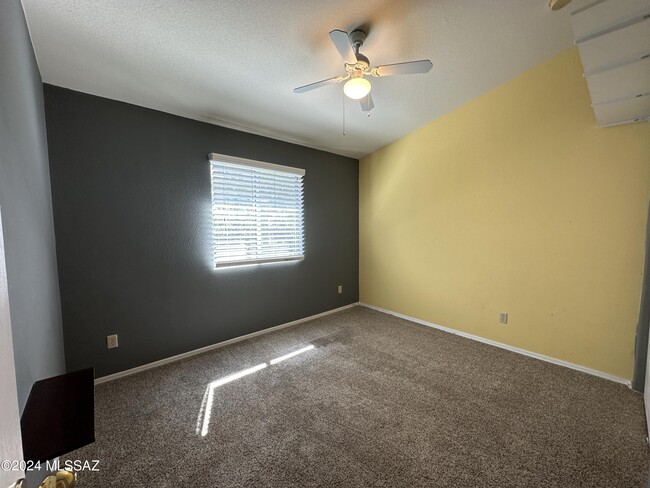 Building Photo - 8673 S Desert Dove Dr