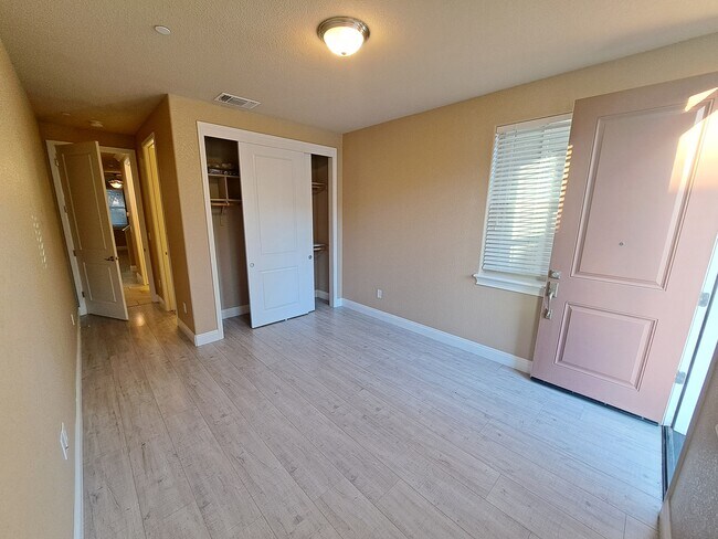 Building Photo - 677 Addison Ln