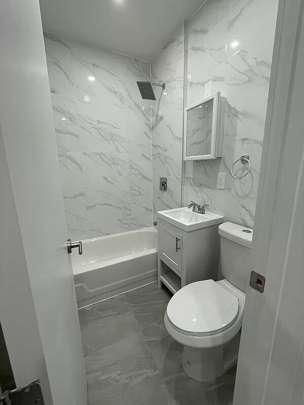 Building Photo - 570 Ninth Avenue
