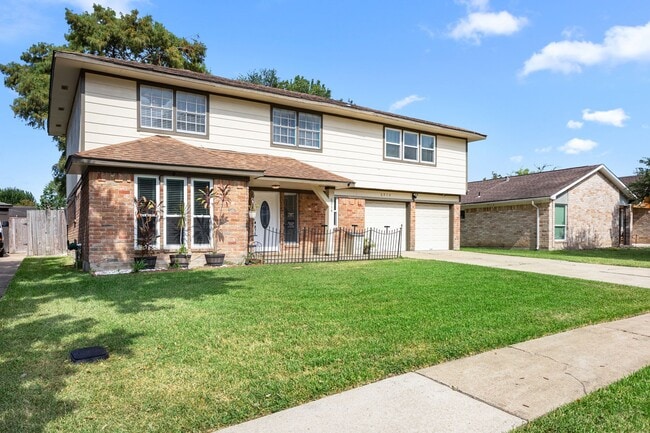 Building Photo - 6514 Vialinda Dr