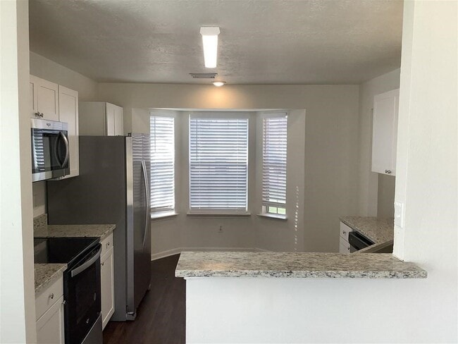 Building Photo - 13318 Hilltop Cir