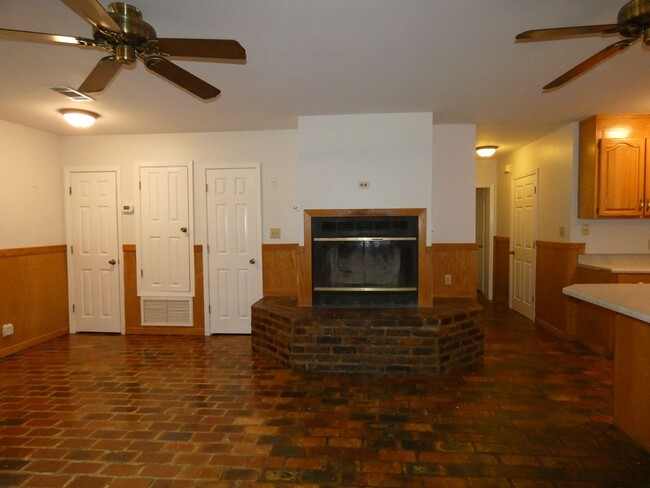 Building Photo - Charming 4BR/2BA home in Milton