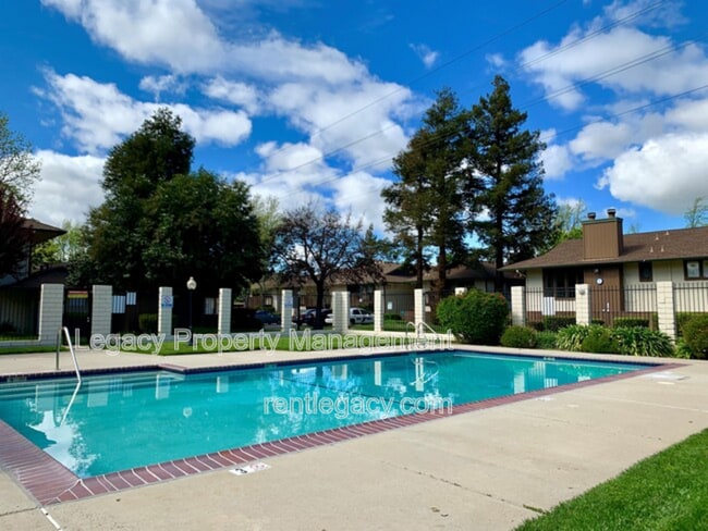 Building Photo - 2410 Starlight Ln