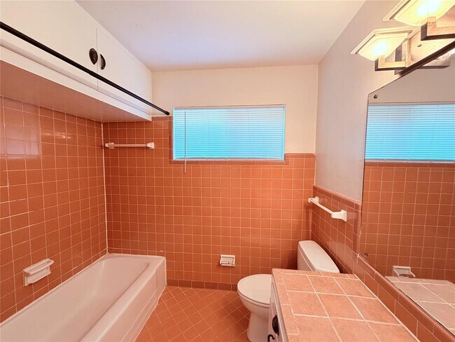 Building Photo - 5915 Sunshine Dr