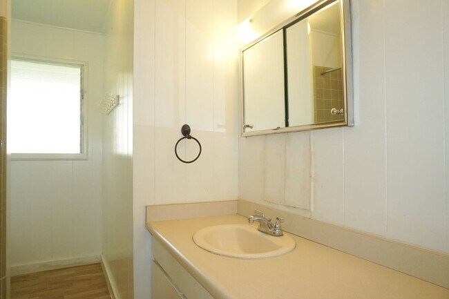 Building Photo - Pet Friendly Kailua House