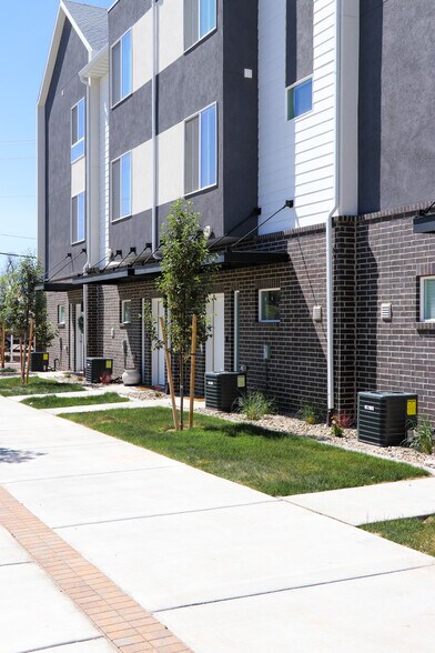 Building Photo - 182 S Bushnell Way