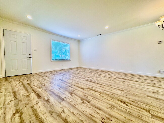 Building Photo - 15110 Woodard Rd