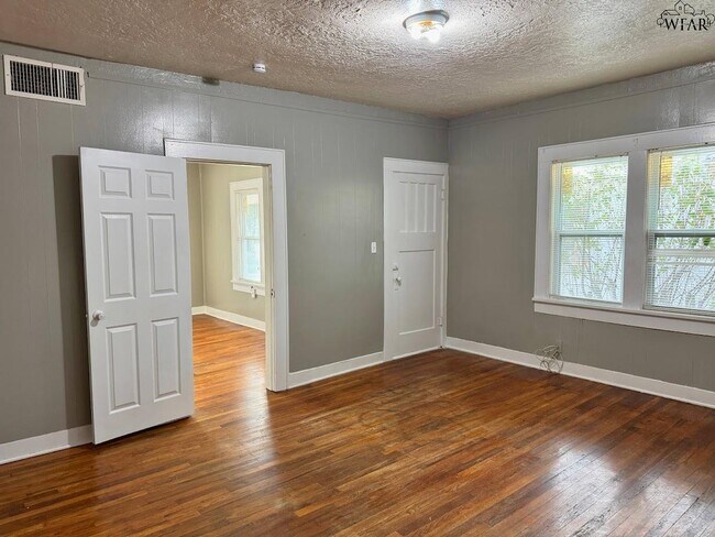 Building Photo - 3008 Cumberland Ave