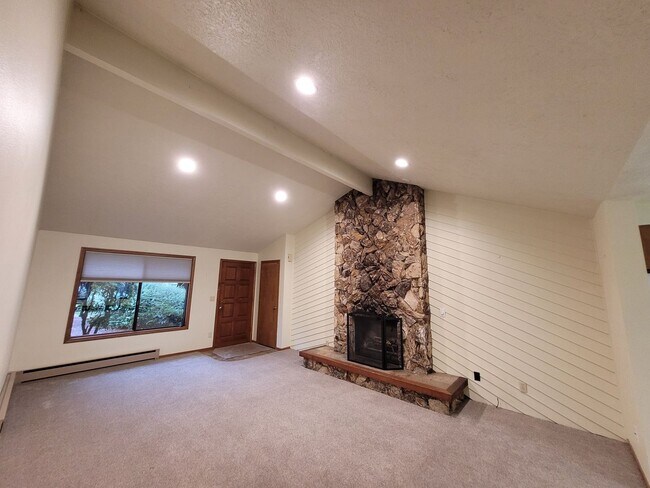 Building Photo - 5085 Kaufman Loop SE