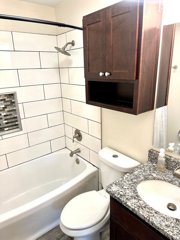 Building Photo - 2168 Plainfield Ave