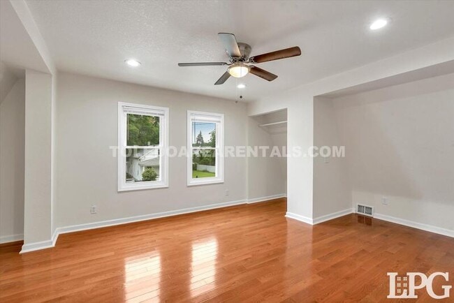 Building Photo - 1733 Stahlwood Ave