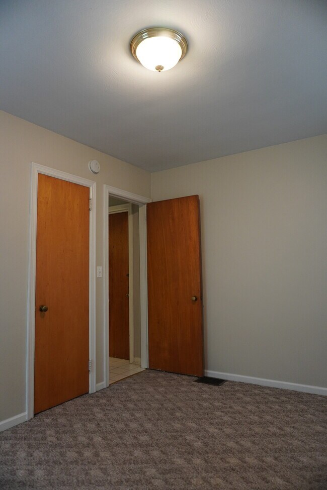 Building Photo - 425