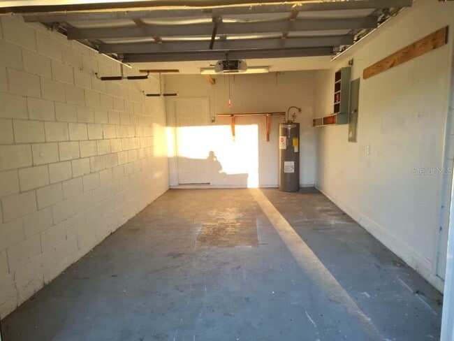 Building Photo - 703 Bobcat Ct