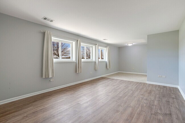 Building Photo - 240 N Archer Ave