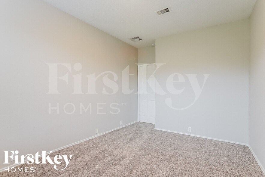 Building Photo - 5411 Baldwin Elm St