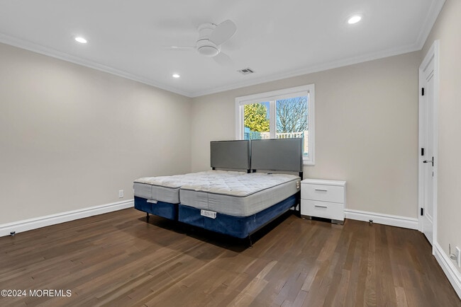 Building Photo - 215 Hollywood Ave