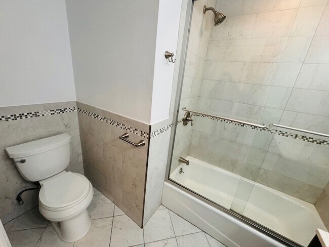 Building Photo - 27 1st St