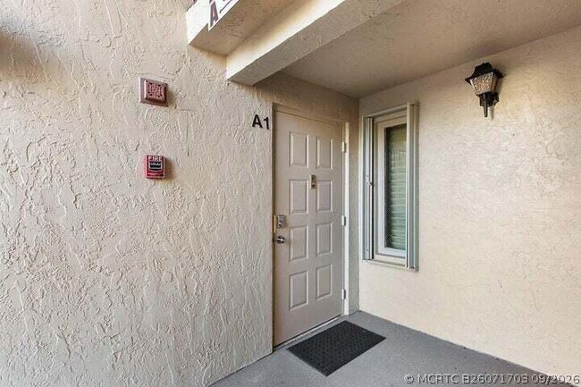 Building Photo - 815 Sky Pine Way