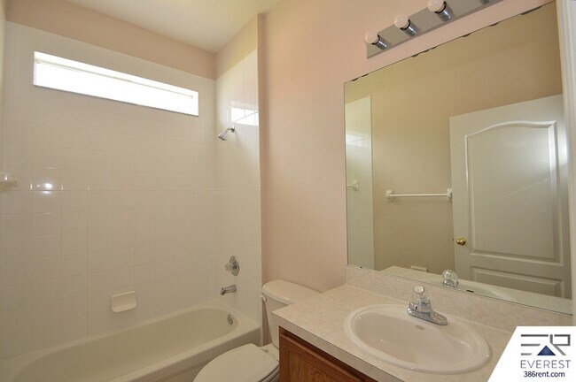 Building Photo - 40 Persimmon Dr
