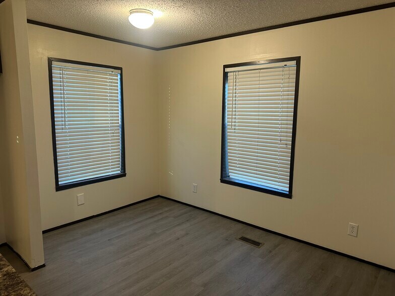 Building Photo - 2123 Bradford St