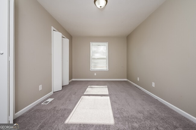 Building Photo - 4975 Manor Dr SW